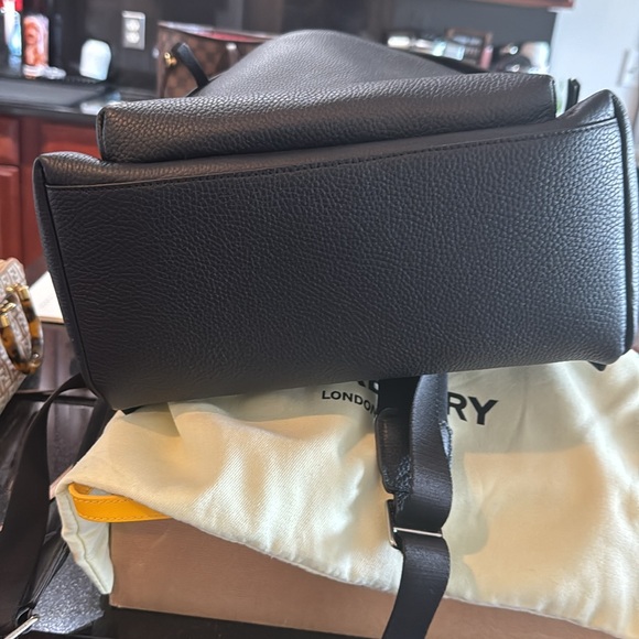 BURBERRY BACKPACK NEVER USED - Picture 4 of 7
